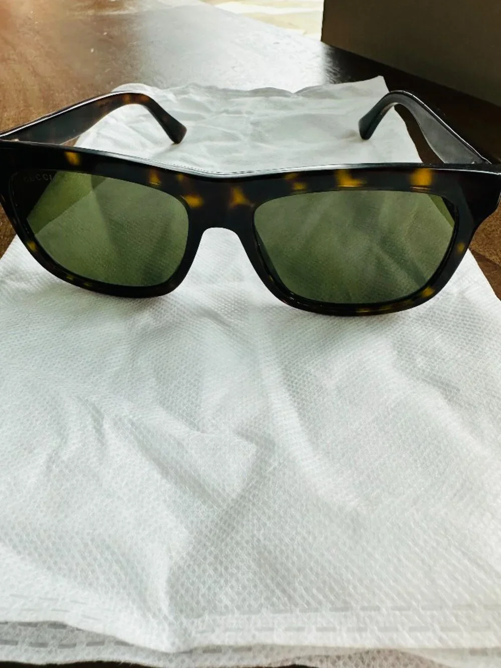 Gucci Tortoise Shell Sunglasses – Iconic Gold Bee Logo GG0034S - Picture 8 of 12